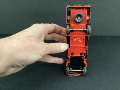 DINKY TOYS :
Camion Guy VIXEN, fourgon publicitaire...