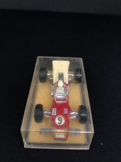 Red and cream Lotus Ford, n°9.
Driver Graham...