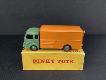 DINKY TOYS:
Simca 
