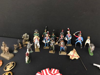LOT de soldats, personnages et divers en...