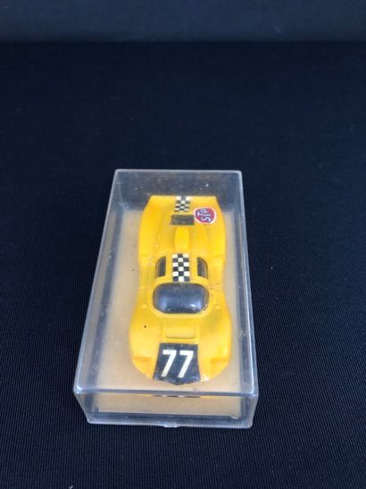 Chaparral 2D yellow n°77, Le Mans.
Box and...