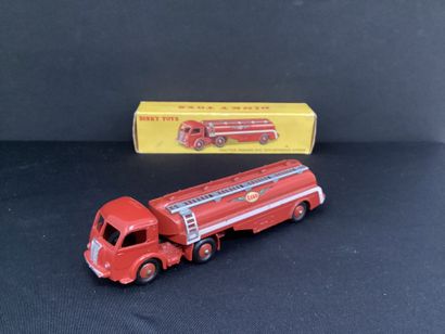 DINKY TOYS :
Panhard tractor with tank trailer.
Esso...
