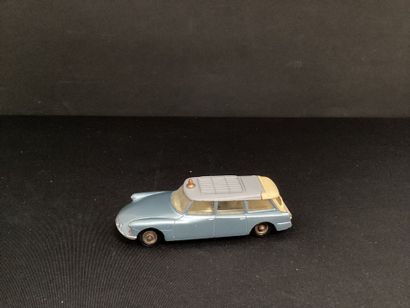DINKY TOYS :
Ambulance Citroën ID 19 break,...