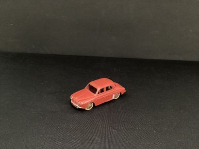 DINKY TOYS :
Renault dauphine, burgundy/red.
Without...