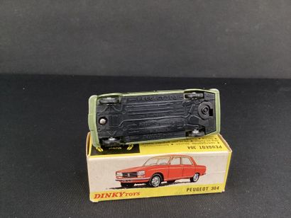 DINKY TOYS :
Peugeot 304, modèle 1428, en...
