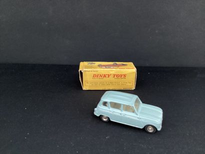 DINKY TOYS :
Renault 4L, bleu-ciel. Modèle...