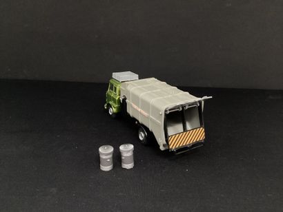 DINKY TOYS :
Camion Bedford refuse wagon,...