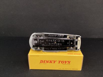 DINKY TOYS : 
Ambulance municipale Citroën...