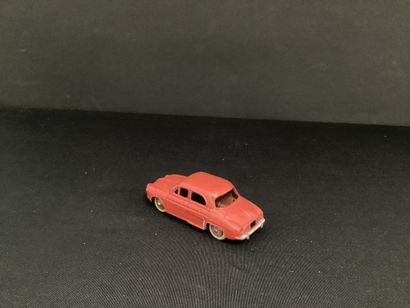 DINKY TOYS :
Renault dauphine, burgundy/red.
Without...