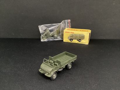 DINKY TOYS :
Camionnette Mercedes Unimog.
Dans...