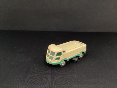 DINKY TOYS :
LMV sweeper and cleaner with...