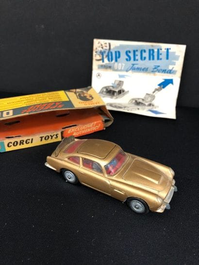 CORGI TOYS :
Aston Martin D.B.5
James Bond...