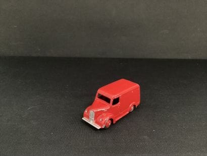 DINKY TOYS :
Camionnette Trojan, rouge.
Réédition.
Sans...