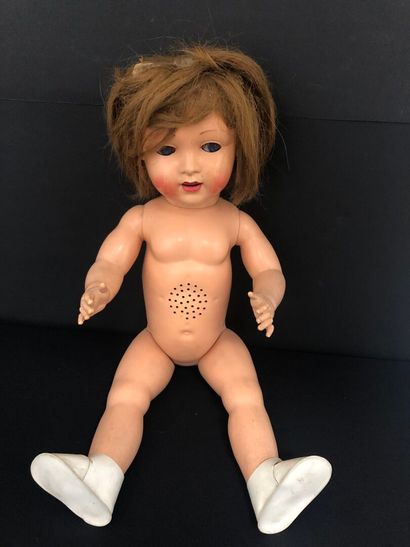 RAYNAL :
POUPEE en matière plastique.
La...