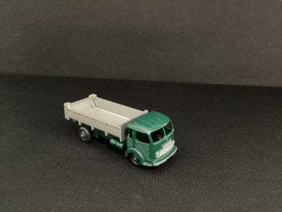 DINKY TOYS:
Simca 