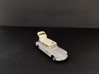 DINKY TOYS :
Ambulance municipale Citroën...