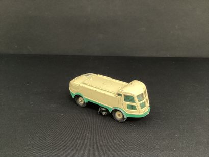 DINKY TOYS :
LMV sweeper and cleaner with...