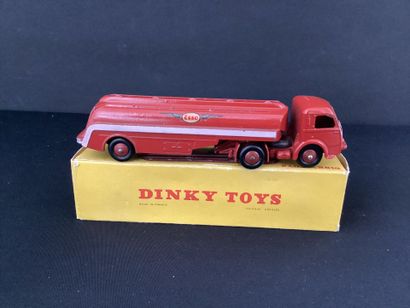 DINKY TOYS :
Panhard tractor with tank trailer.
Esso...