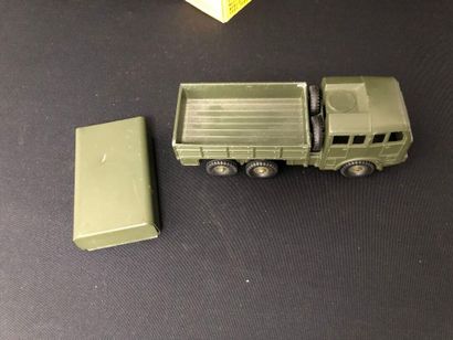 DINKY TOYS :
Berliet all-terrain 6x6 military...