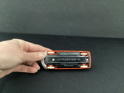 DINKY TOYS :
Citroën DS 19, sedan, orange...