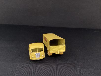 DINKY TOYS :
Panhard, semi-remorque Kodak,...