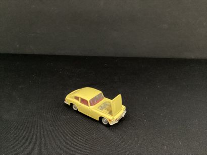 DINKY TOYS :
Honda S 800, yellow with red...