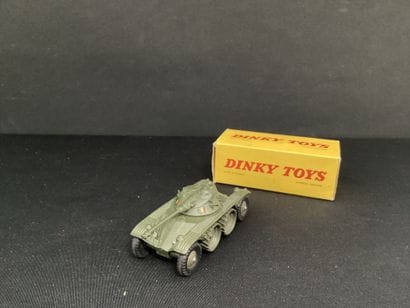 DINKY TOYS :
Militaire, Panhard E.B.R.
Dans...