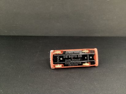 DINKY TOYS :
DE SOTO 59, Diplomat, orange...
