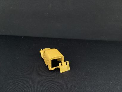 DINKY TOYS :
Citroën 2CV wegenwacht, jaune.
Avec...