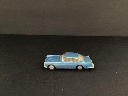 DINKY TOYS :
Ferrari 250 GT, bleue.
Coffre...