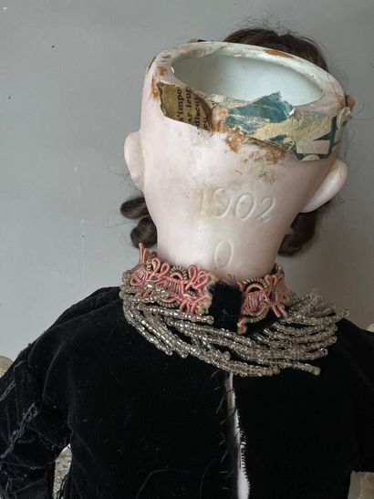 POUPEE AUTRICHIENNE, avec tête en biscuit,...