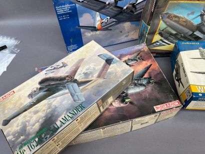 LOT de 9 maquettes d'avion à construire.
Dans...