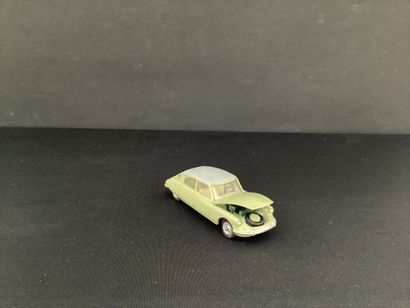 DINKY TOYS :
Citroën DS 19 vert clair et...