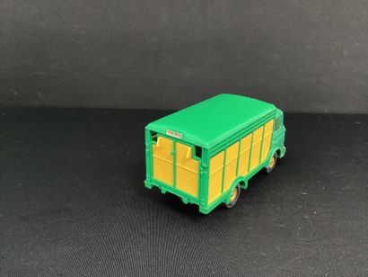 DINKY TOYS :
Camion Berliet GAK, vert et...
