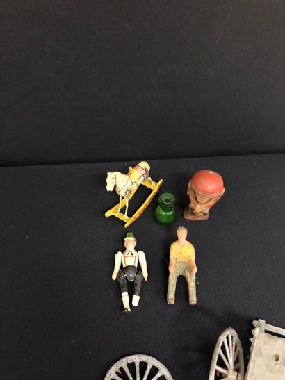 LOT de soldats, personnages, chevaux, animaux...