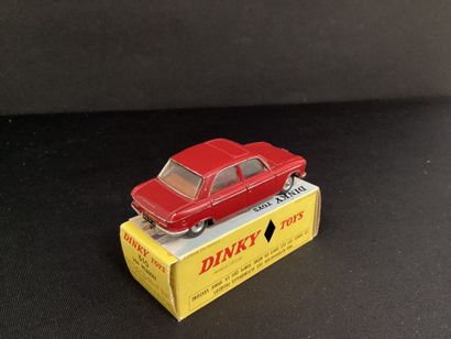 DINKY TOYS :
Peugeot 204, berline, rouge.
Avec...