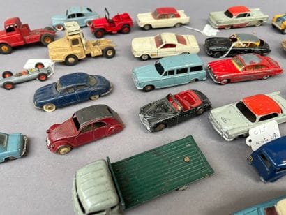 DINKY TOYS :
Lot of cars, Porsche, Rolls,...