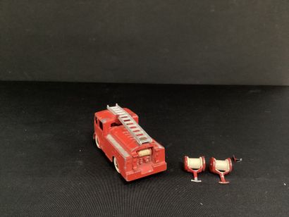 DINKY TOYS :
Berliet 1st aid fire truck.
With...