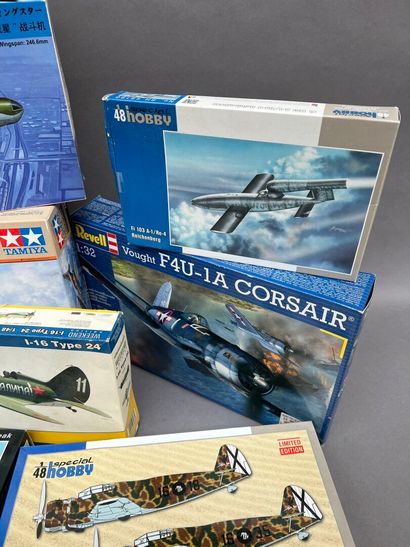 LOT de maquettes d'avions militaires à construire.
État...