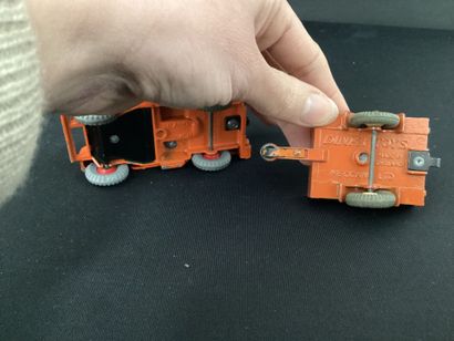 DINKY TOYS :
Land Rover Pick-up, modèle 80,...