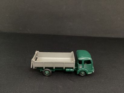 DINKY TOYS:
Simca 