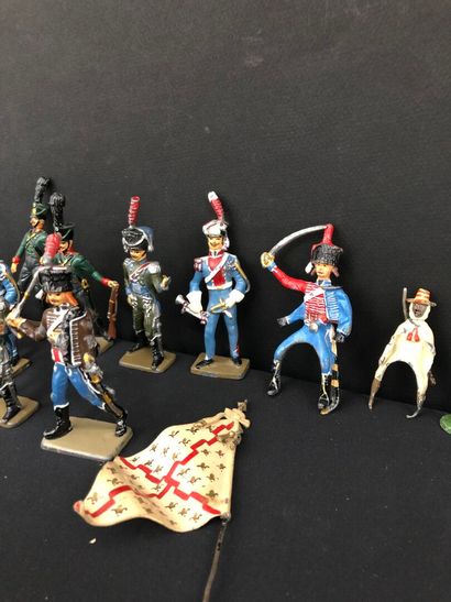 LOT de soldats, personnages et divers en...