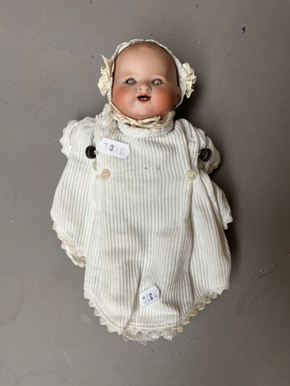 BEBE ALLEMAND, à tête pleine caractérisée...