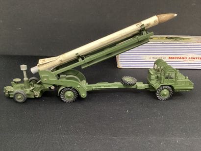 DINKY SUPERTOYS :
Missile 