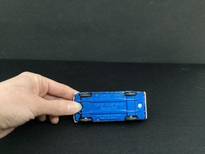 CORGI TOYS :
Ford mustang, blue.
Opening...