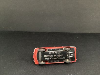 DINKY TOYS :
BMW 1500 luxe, red
Swivel axle,...