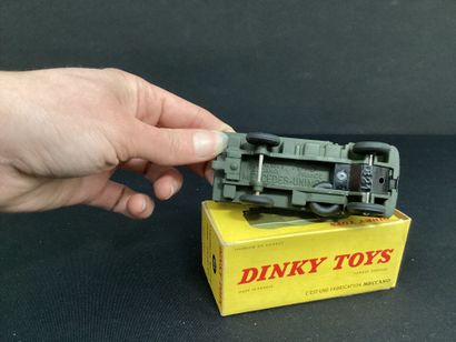 DINKY TOYS :
Camionnette Mercedes Unimog.
Dans...