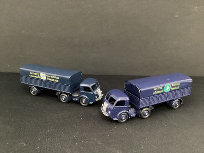 DINKY TOYS :
LOT de deux camions Panhard,...