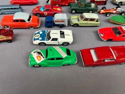 DINKY TOYS :
Lot of cars.
Made in England.

Included:...