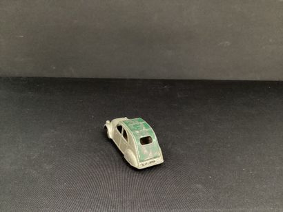 DINKY TOYS :
Citroën 2CV grise, capote verte,...
